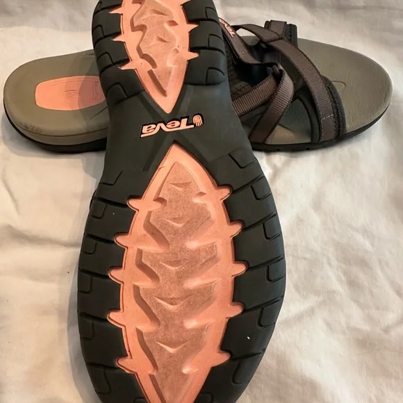 Teva Brown and Black Sandals size 9 slip on sandals - Picture 2 of 4